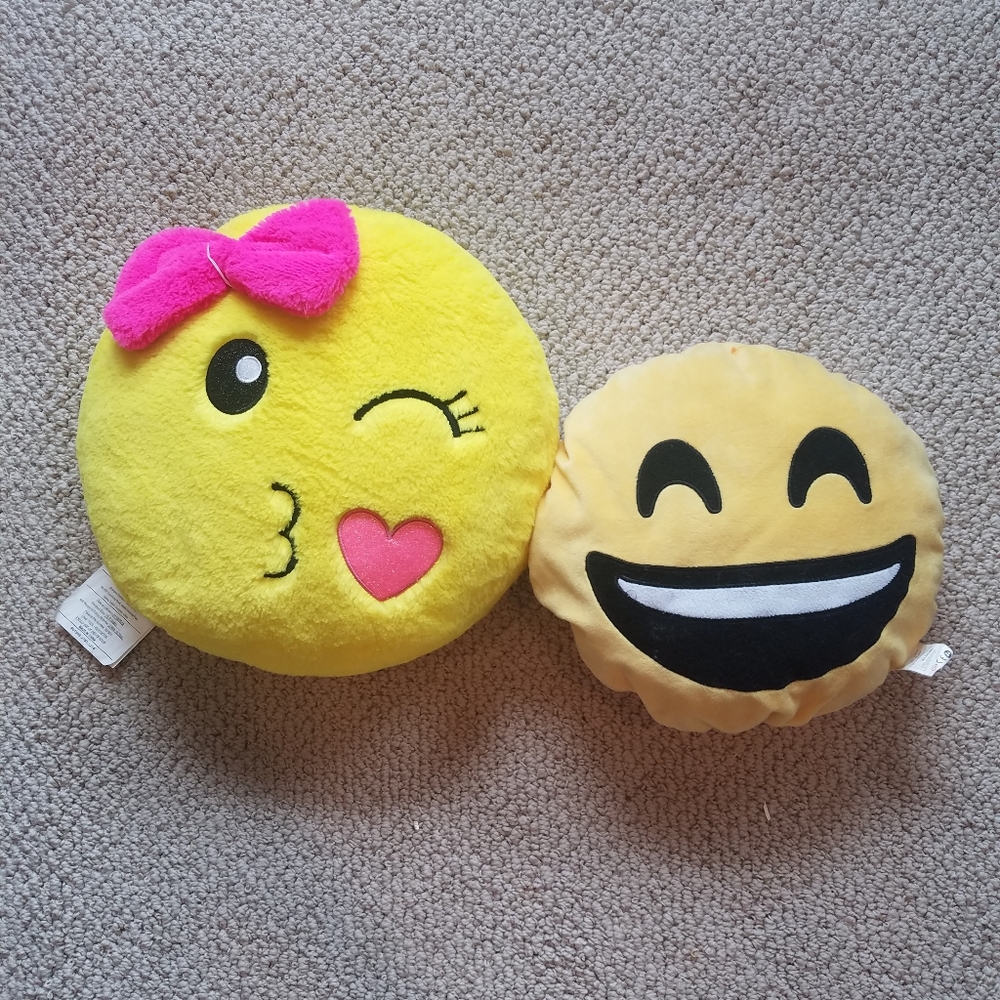 Cute Emoji decorative pillow set